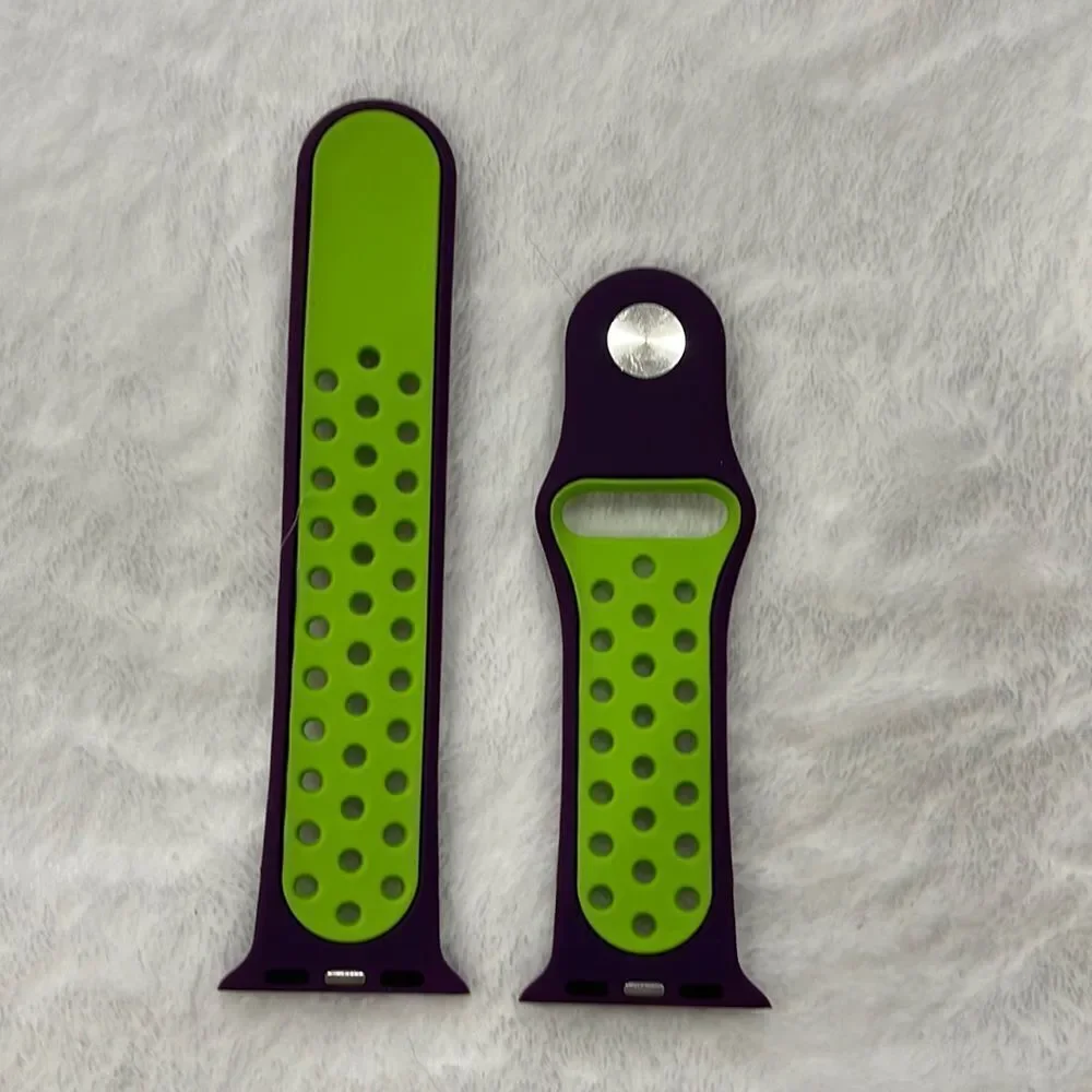 NWOT Apple Watch sports band (38/40)
